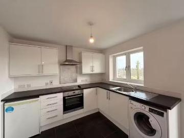 For Rent! 1 BA 2 bedroom flat for rent in Coulsdon Road, Cater.