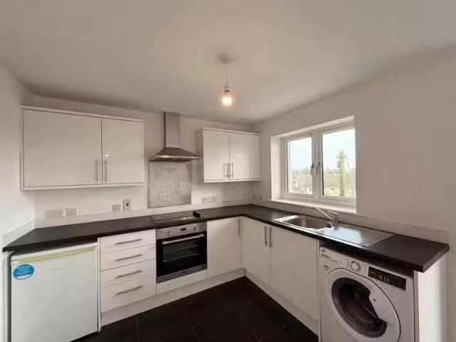New 1 BA 2 bedroom flat for rent in Coulsdon Road, Caterham, CR3