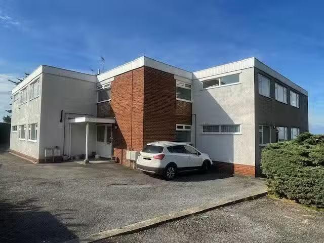 Unique 1 BA 2 bedroom flat for rent in Channel Court, Worlebur.