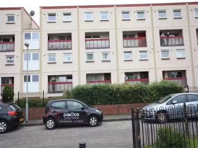 Rental! 1 BA 2 bedroom flat for rent in Craigour Green, Craigo.