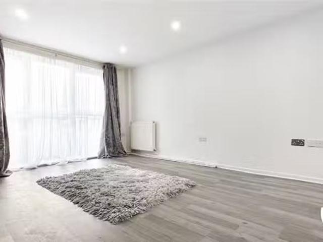 New 1 BA 2 bedroom flat for rent in Cray View Close, Orpington.