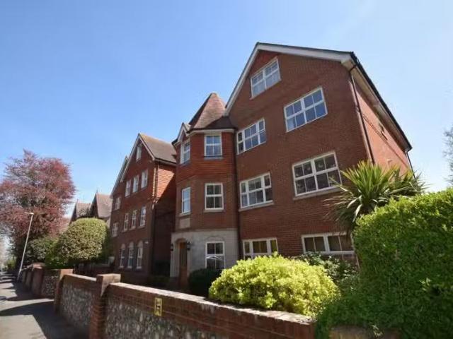 Unique 1 BA 2 bedroom flat for rent in Arundel Road, Eastbourn.