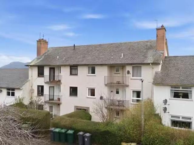 Cheap 1 BA 2 bedroom flat for rent in Gilmerton Road, Gilmerto.