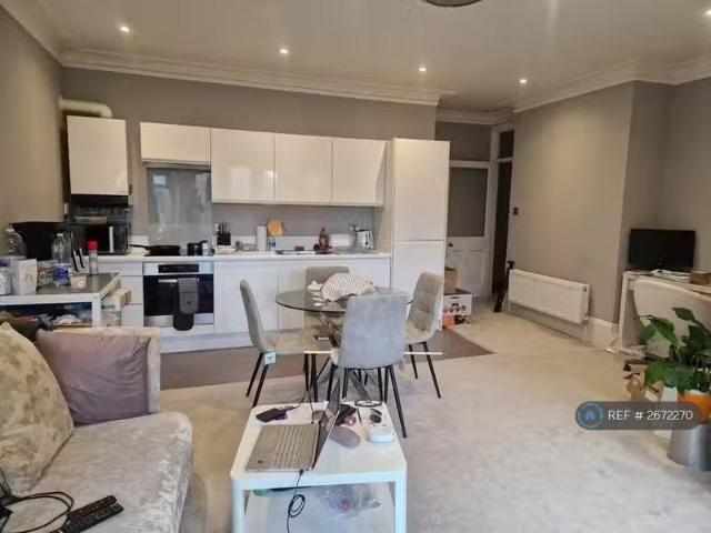 Just in! 1 BA 2 bedroom flat for rent in Grimston Gardens, Fol.