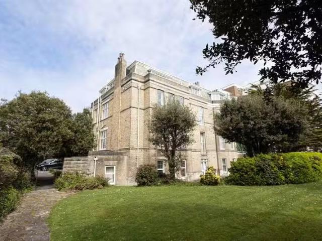 Just in! 1 BA 2 bedroom flat for rent in Grove Road, Bournemou.