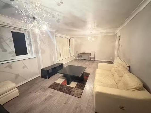 Just in! 1 BA 2 bedroom flat for rent in Daventry Grove, Quint.