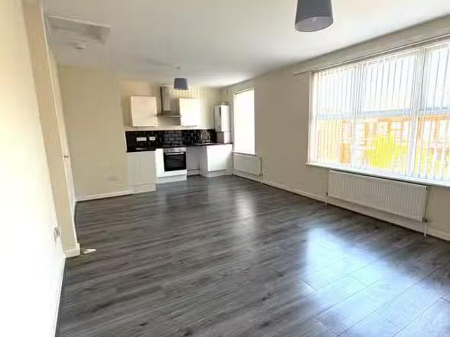 Unique 1 BA 2 bedroom flat for rent in Hillside Road, Wallasey.