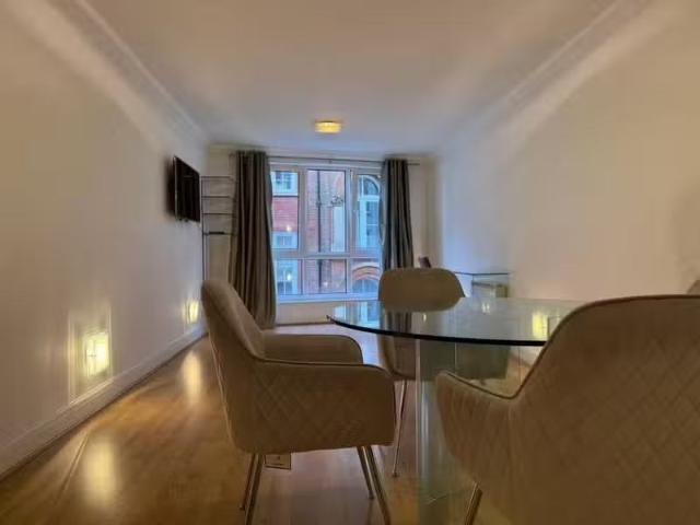 Just in! 1 BA 2 bedroom flat for rent in Little Britain, Londo.