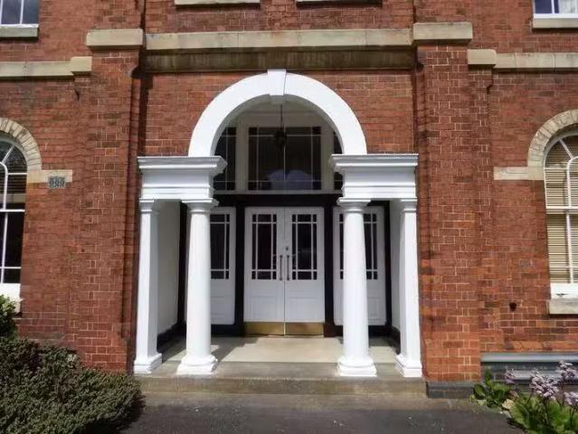 Nice 1 BA 2 bedroom flat for rent in Magdalen Court, Edgbaston.
