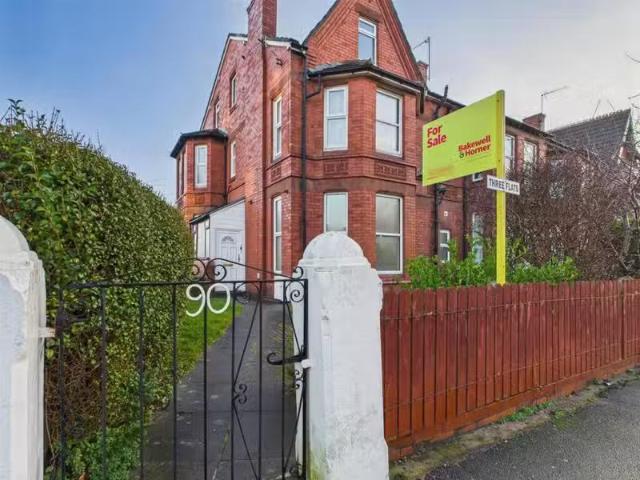 Cozy 1 BA 2 bedroom flat for rent in Seabank Road, Egremont, C.