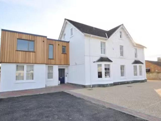 For Rent! 1 BA 2 bedroom flat for rent in Station Road, Yate.