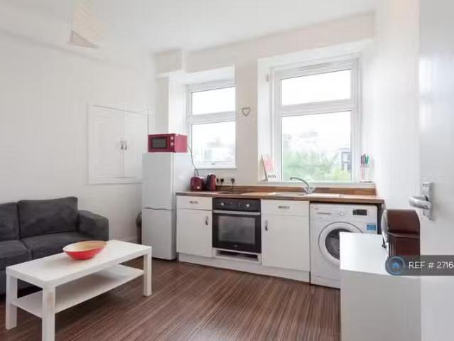 For Rent! 1 BA 2 bedroom flat for rent in Powis Place, Aberdee.