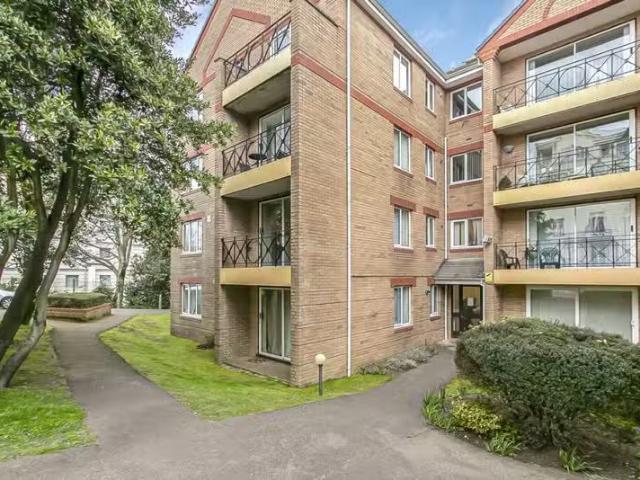 Deal! 1 BA 2 bedroom flat for rent in Parsonage Road, Bournemo.