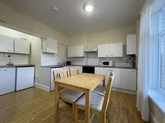 Nice 1 BA 2 bedroom flat for rent in Rhymney Terrace, Cathays.