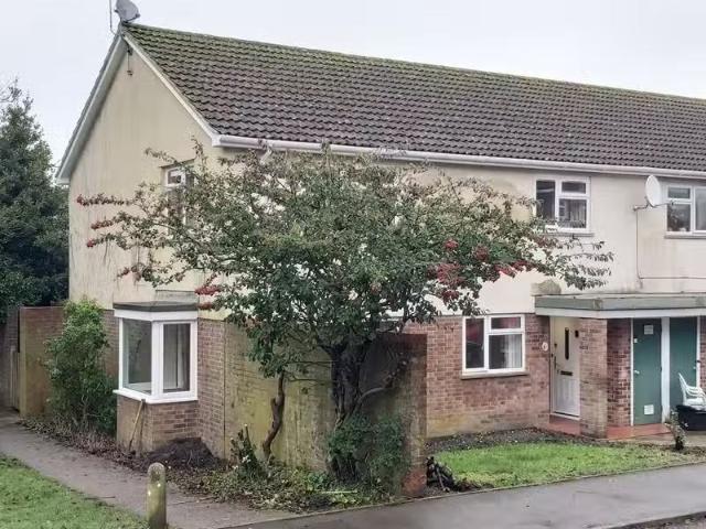 Nice 1 BA 2 bedroom ground floor flat for rent in Tynings Lane.