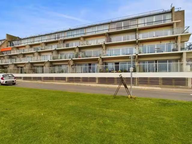 Charming 1 BA 2 bedroom ground floor flat for rent in Whitecli.