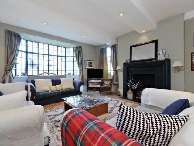 Just in! 1 BA 2 bedroom property to let in Kings Avenue, Londo.