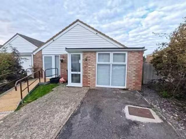 Cheap 1 BA 2 bedroom semi detached bungalow for rent in Kestre.