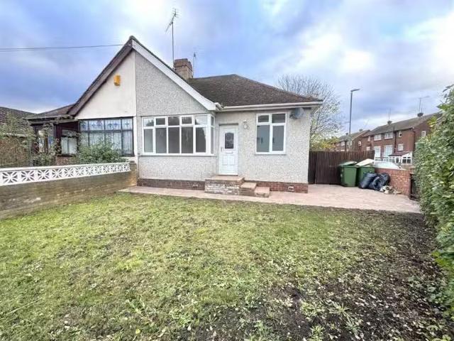 Charming 1 BA 2 bedroom semi detached bungalow for rent in Nor.