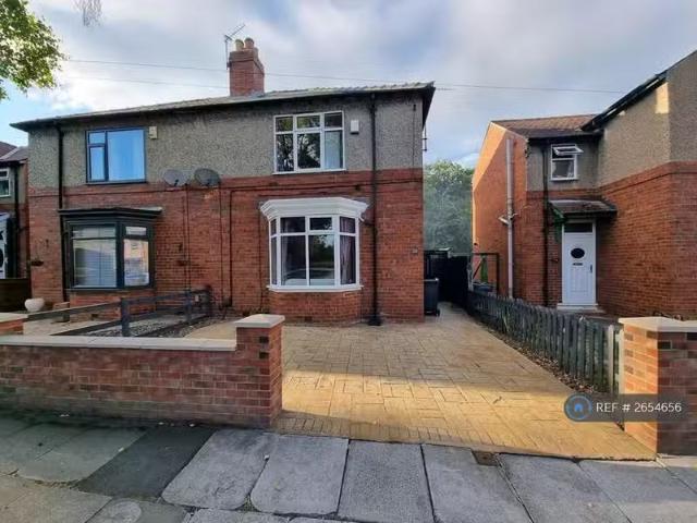 Nice 1 BA 2 bedroom semi detached house for rent in Bowen Road.