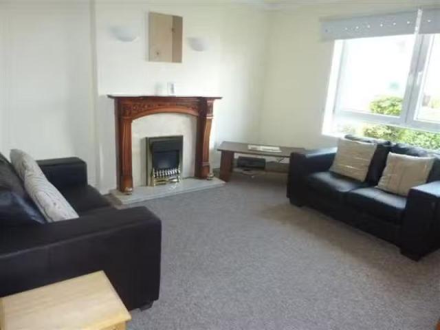 Nice 1 BA 2 bedroom semi detached house for rent in Gilmerton.