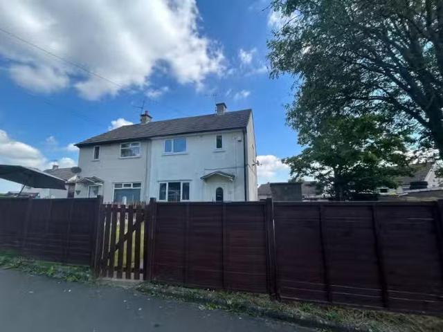 Nice 1 BA 2 bedroom semi detached house for rent in Nunburnhol.