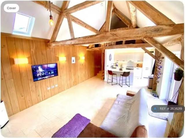 Cozy 1 BA 2 bedroom semi detached house for rent in Wixford, W.