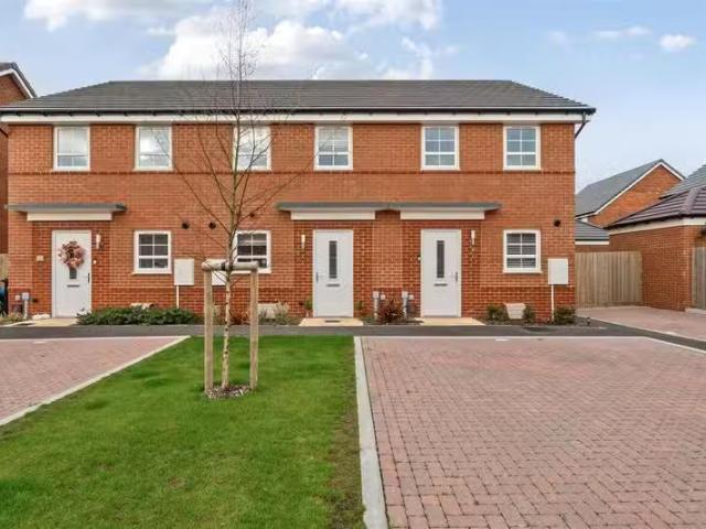 Charming 1 BA 2 bedroom terraced house for rent in Bullfinch G.