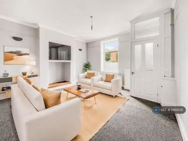 Charming 1 BA 2 bedroom terraced house for rent in Clayton Str.