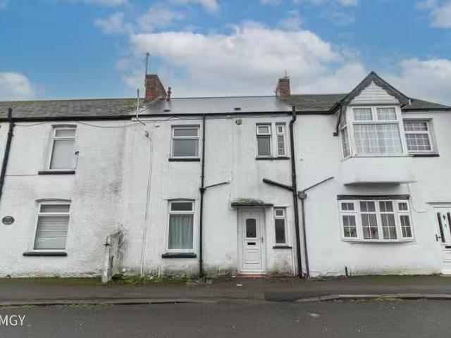 For Rent! 1 BA 2 bedroom terraced house for rent in Field View.