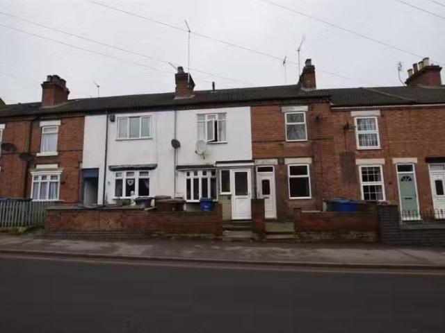 Cozy 1 BA 2 bedroom terraced house for rent in Forest Road, Bu.