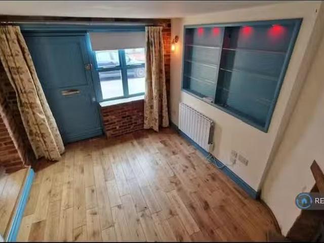 Cheap 1 BA 2 bedroom terraced house for rent in High Street, K.