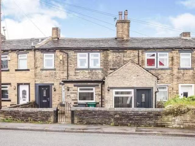 Rental! 1 BA 2 bedroom terraced house for rent in Reevy Road.