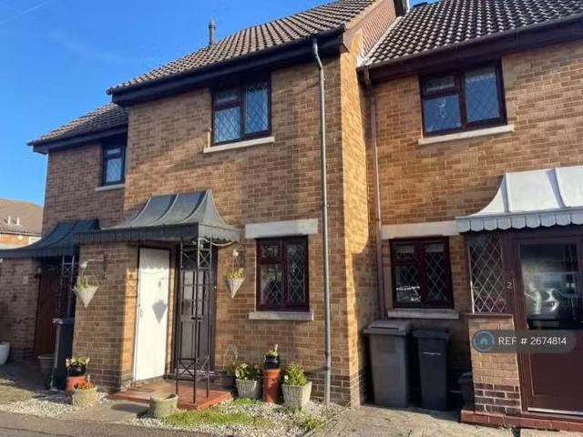 Deal! 1 BA 2 bedroom terraced house for rent in Stinsford Clos.