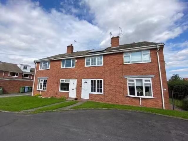 Nice 1 BA 2 bedroom terraced house for rent in Turners Croft.