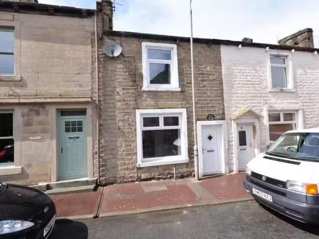 Charming 1 BA 2 bedroom terraced house for rent in Walmsgate.