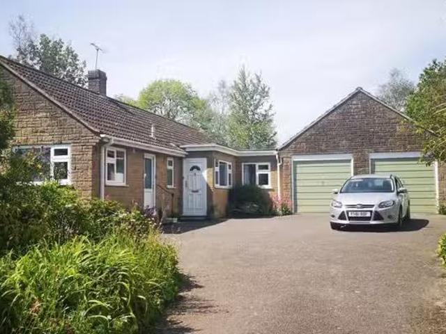 Deal! 1 BA 4 bedroom detached bungalow for rent in Manston, St.