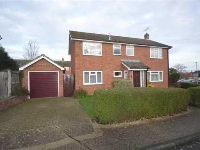 Just in! 1 BA 4 bedroom detached house for rent in Murray Clos.