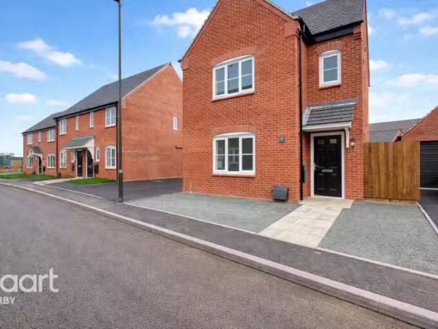 Charming 1 BA 4 bedroom detached house for rent in Pickering D.