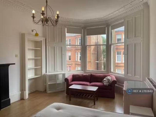 For Rent! 1 BA 4 bedroom flat for rent in West Princes Street.