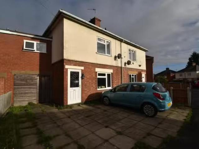Rental! 1 BA 4 bedroom house for rent in Kennan Avenue, Leamin.
