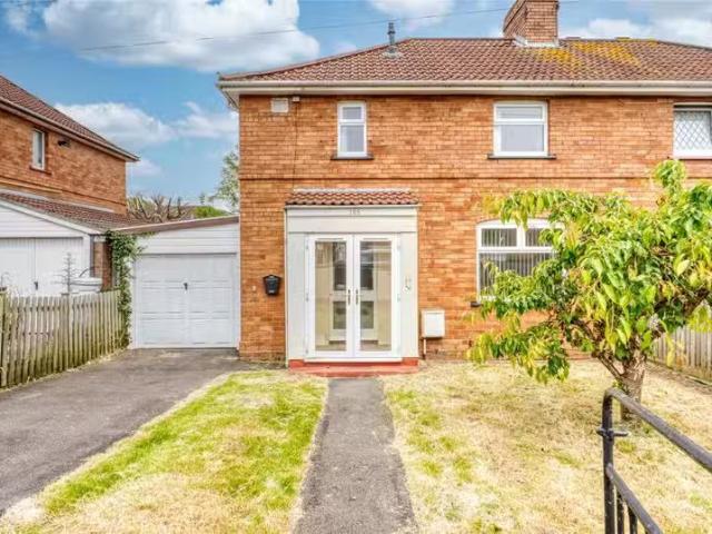 Cozy 1 BA 4 bedroom semi detached house for rent in Pen Park R.