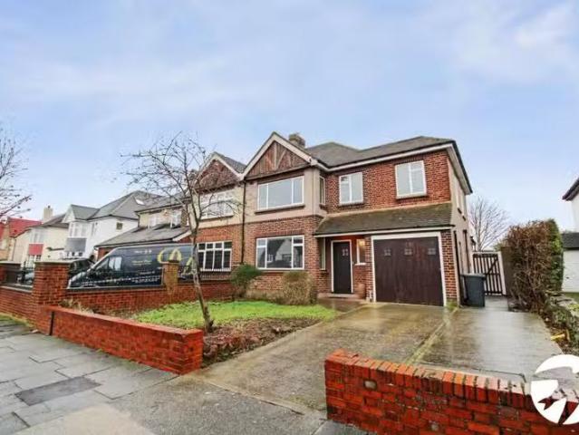 Nice 1 BA 4 bedroom semi detached house for rent in Windsor Ro.