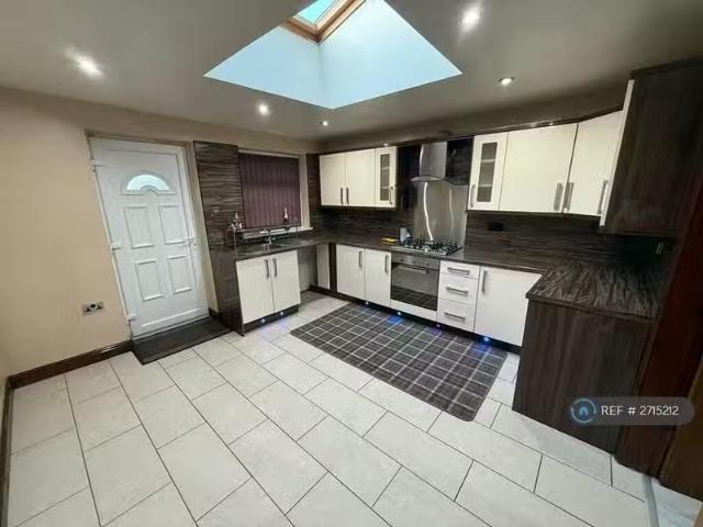 New 1 BA 4 bedroom terraced house for rent in Farfield Terrace.