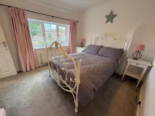New 1 BA Studio flat for rent in Knights Lane, Stratford Upon.