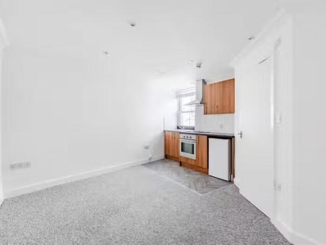 Cheap 1 BA Studio flat for rent in Seaside, Eastbourne, BN22