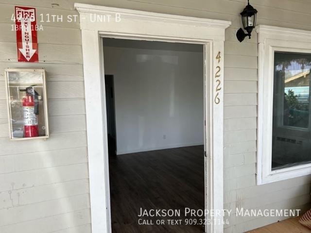 Cozy 1 bd/1 ba duplex unit in Riverside