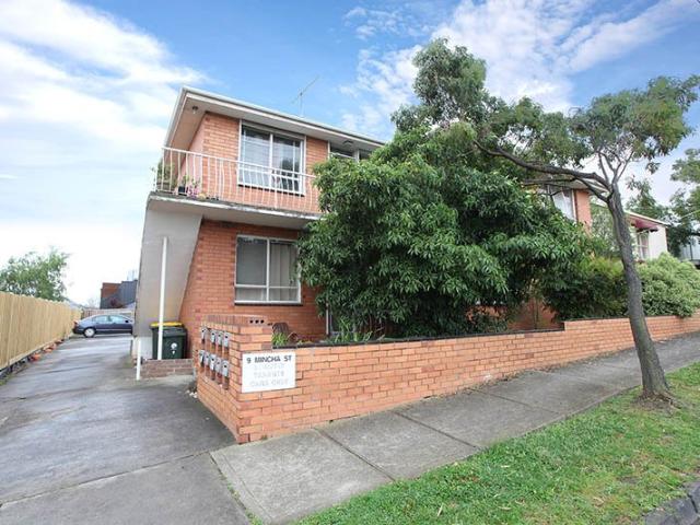 Cozy 1 bedder close to trams and shops