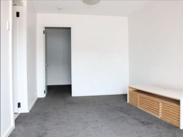 Cozy 1 Bedroom unit with Large Balcony