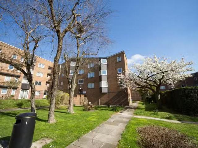 Rental! 1 bedroom apartment for rent in Coed Edeyrn, Llanedeyr.
